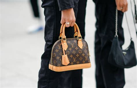 louis vuitton cost.